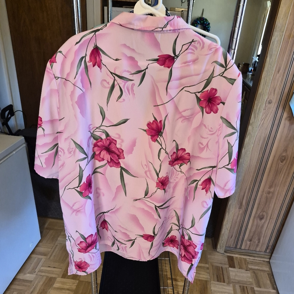 3x Maggie Sweet Pink Floral Blouse with Hibiscus Motif - Picture 4 of 9